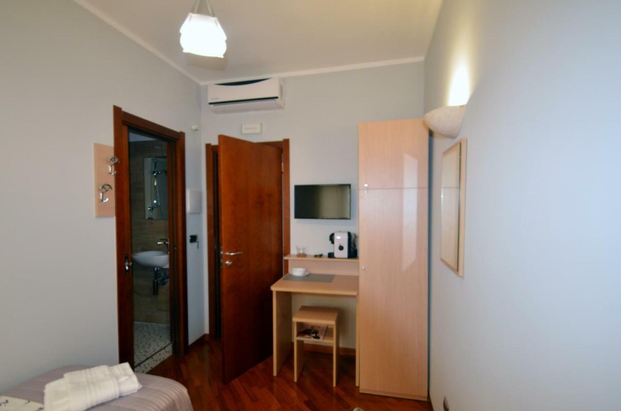 B&B Studio 162 Bari Bagian luar foto