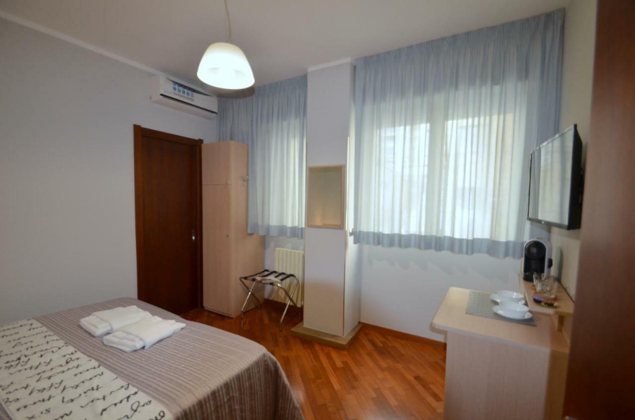 B&B Studio 162 Bari Bagian luar foto
